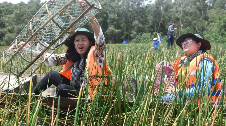 Một ngày lênh đênh Tràm Chim, ngắm chim, mò cua bắt cá - 7 Một ngày lênh đênh Tràm Chim, ngắm chim, mò cua bắt cá - 7