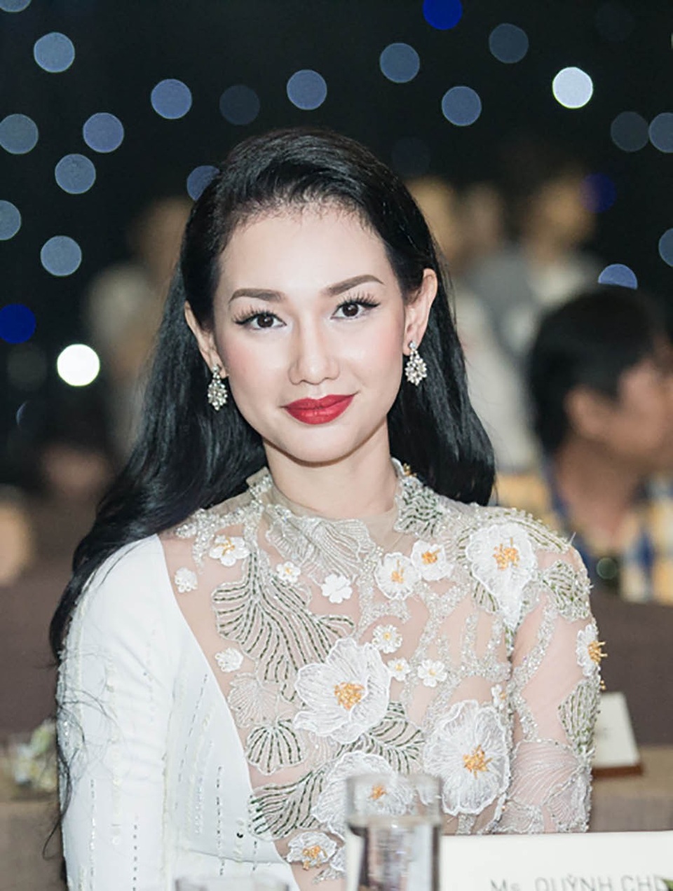 MC Quỳnh Chi bất ngờ chia sẻ thông tin thành lập công ty riêng làm phim tiền tỷ khiến nhiều người bất ngờ và không ít lời đồn đoán cho rằng cô đã tìm được đại gia mới hỗ trợ cho sự nghiệp của mình.