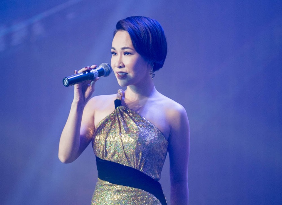 Ca sĩ Uyên Linh cũng xuất hiện trong sự kiện với vai trò ca sĩ.