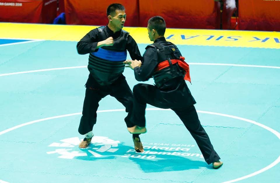 Kết quả thi đấu Asiad 2018 ngày 27/8: HCV thứ 2 cho Việt Nam - 9
Nguyễn Ngọc Toàn (đai đỏ) thi đấu trận chung kết gặp đối thủ Indonesia