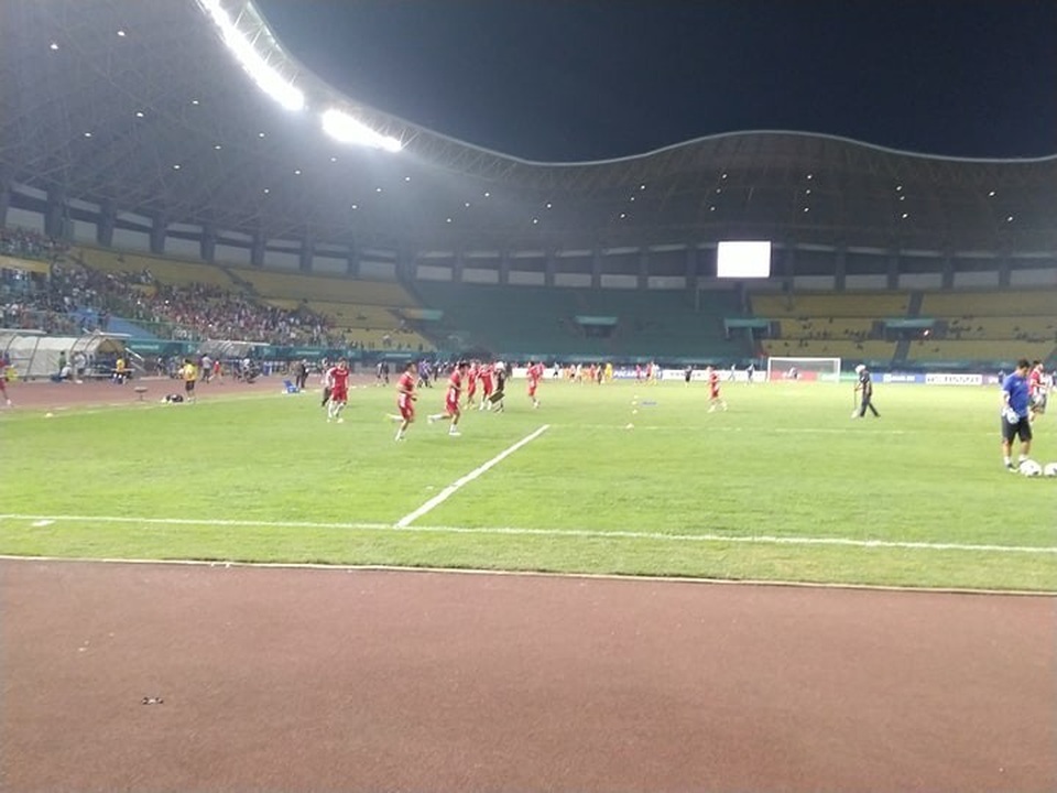 
Các cầu thủ Olympic Việt Nam khởi động trước trận tứ kết gặp Syria
