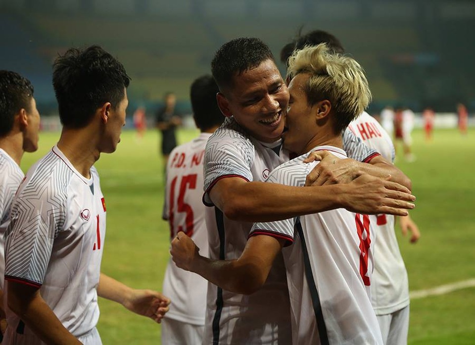 
Niềm vui của các cầu thủ Olympic Việt Nam sau khi ghi bàn
