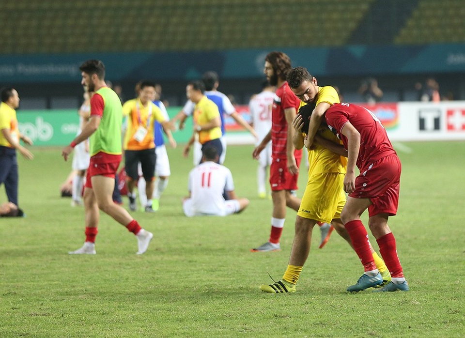 Cầu thủ Olympic Syria khóc nức nở sau trận thua Việt Nam - 5 Cầu thủ Olympic Syria khóc nức nở sau trận thua Việt Nam - 5