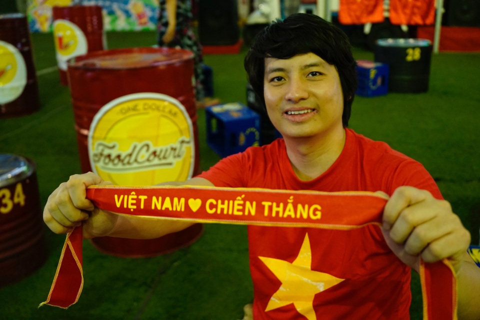 Doanh nghiệp khóa điện tử chi tiền tỷ tặng vé xem chung kết bóng đá Asiad 2018 - 1 Cũng theo ông, sự thi đấu hết mình, chuyên nghiệp của các cầu thủ cũng như ban huấn luyện đội tuyển Olympic Việt Nam đã nhen nhóm niềm tin Việt Nam sẽ bước vào trận chung kết. Trước hết là vượt qua tuyển thủ Hàn Quốc trong trận bán kết 29/8 sắp tới.