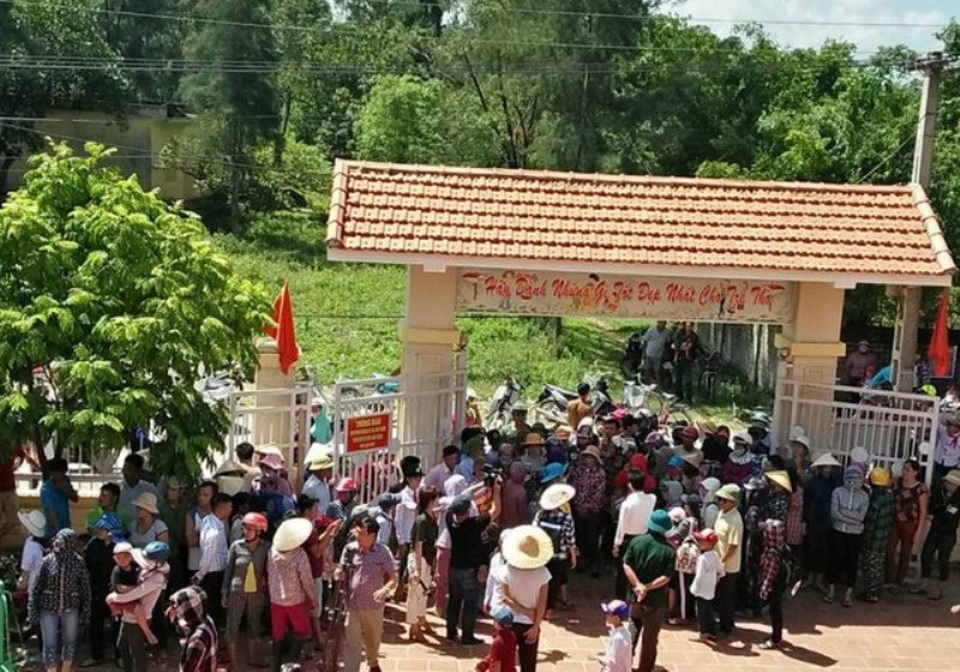 Thanh Hóa: Rà soát số điện thoại đường dây nóng để tiếp nhận thông tin khoản thu - 2 Tình trạng lạm thu gây bức xúc trong phụ huynh học sinh.