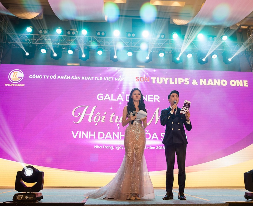 Á hậu Thanh Tú góp mặt trong chương trình với vai trò là người dẫn cùng MC Anh Duy.