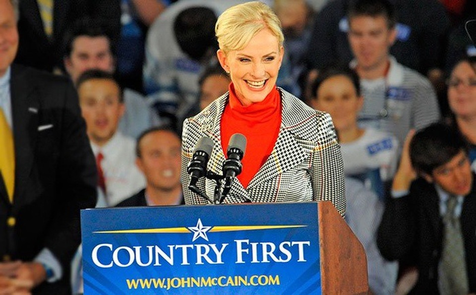 Vợ ông McCain có thể thế chỗ chồng trong Thượng viện - 1
Bà Cindy McCain là một doanh nhân và cũng là một nhà hoạt động từ thiện. (Ảnh: People)