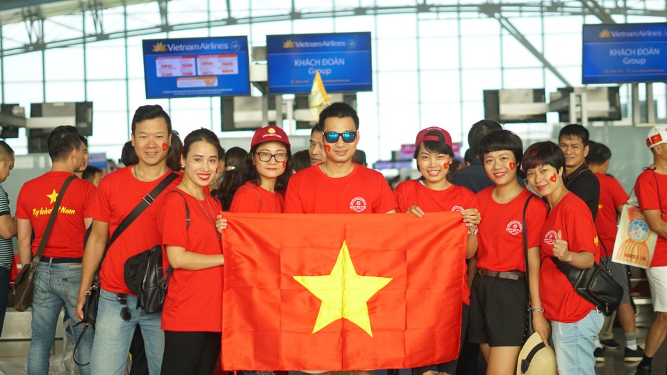 Thuê máy bay chở cả đoàn sang Indonesia cổ vũ Olympic Việt Nam - 3 Dù có giá cao song các tour cổ vũ Olympic Việt Nam gần như đã kín chỗ
