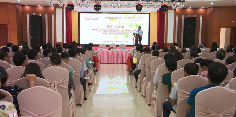 Nghệ An: Còn hơn 2.000 lao động đang cư trú bất hợp pháp tại Hàn Quốc - 2 Toàn cảnh hội nghị.