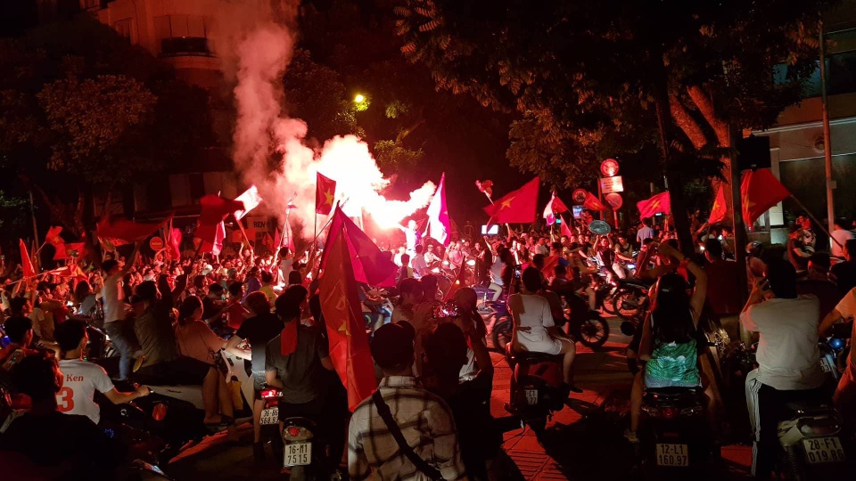 Việt Nam - Đêm không ngủ mừng chiến thắng lịch sử - 6 Việt Nam - Đêm không ngủ mừng chiến thắng lịch sử - 6