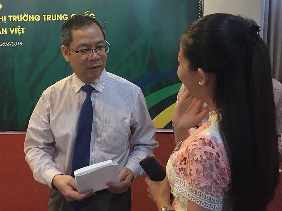 Người Trung Quốc chỉ rõ những sai lầm của hàng Việt - 1
Ông Vĩ Tích Thành gợi ý DN Việt nên chủ động tiếp cận kênh bán hàng trên các trang thương mại điện tử TQ. Vì đây là kênh bán hàng tốt và quảng bá sản phẩm VN đến tận tay người tiêu dùng TQ. Ảnh: QH