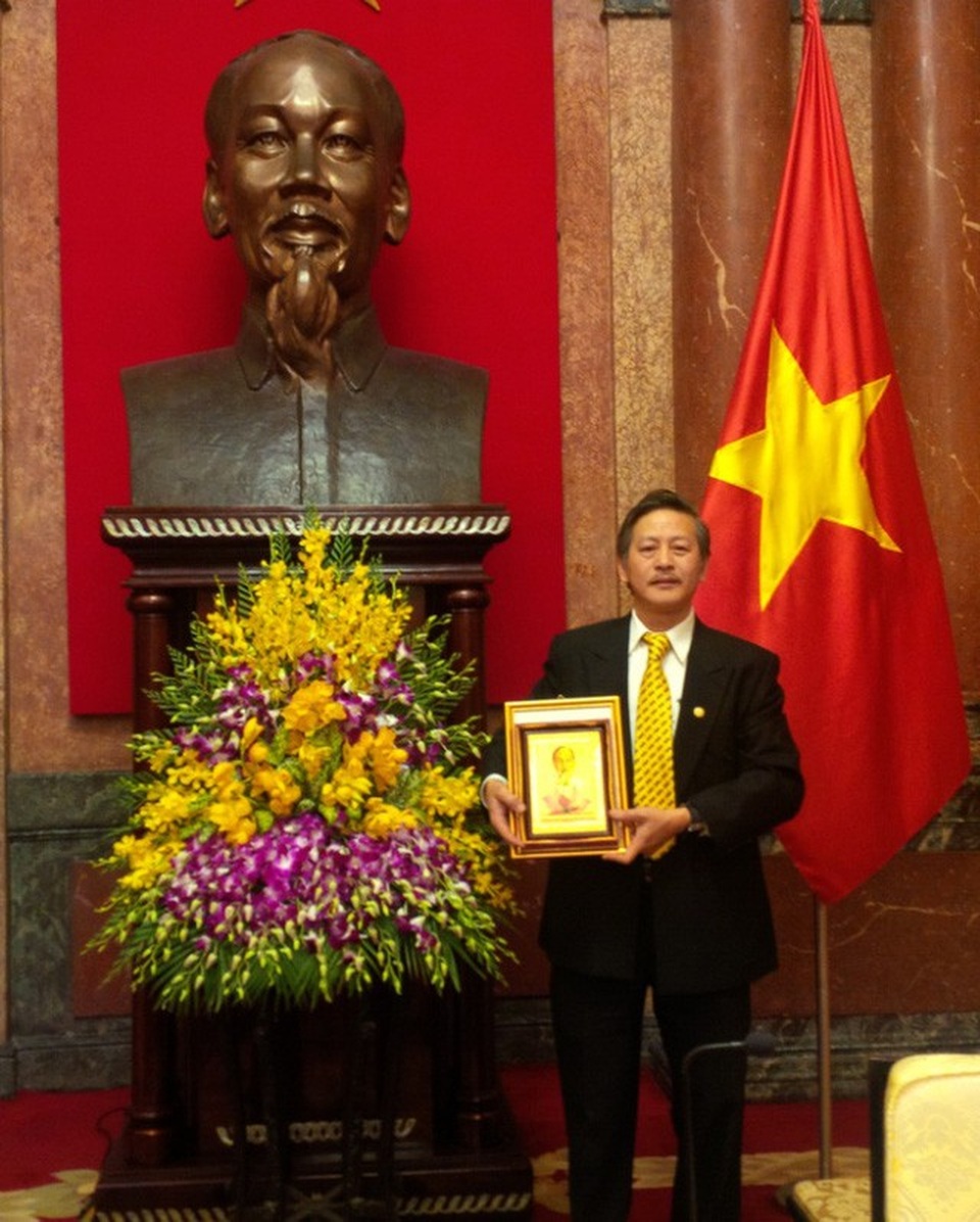 Bảo Việt Nhân thọ nhận thư khen của Chủ tịch nước - 1
PTGĐ Nguyễn Thành Quang - đại diện Lãnh đạo TCT.