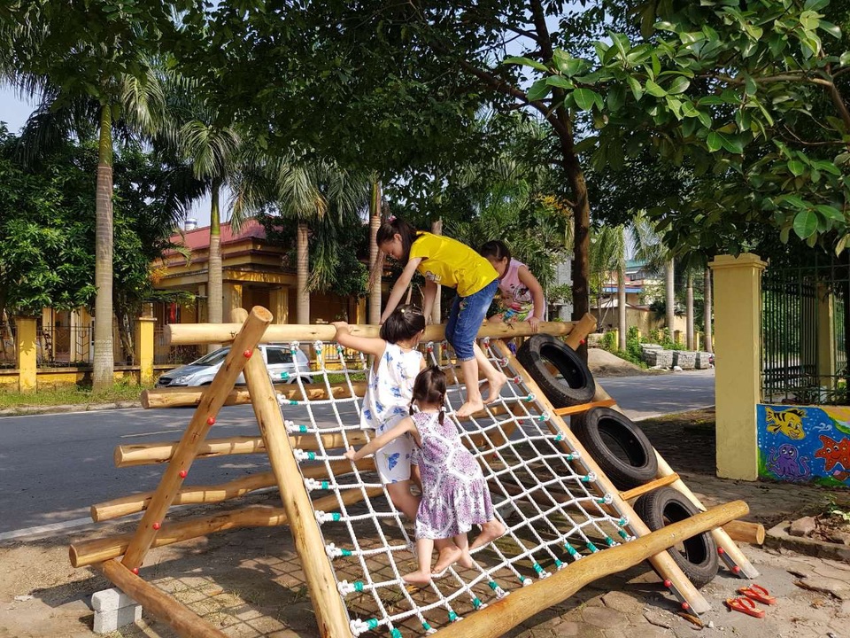 Tập đoàn TMS lan tỏa hoạt động chung tay vì cộng đồng tại Vĩnh Phúc - 1 Thiết bị thể thao được lắp tại hai sân chơi ngoài trời trên địa bàn phường Hùng Vương