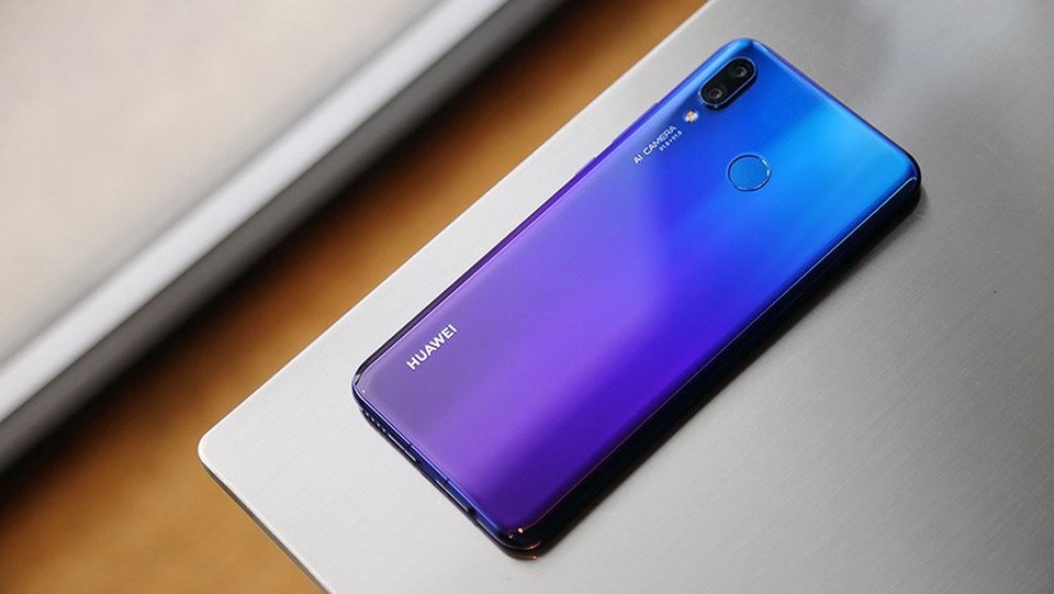 Huawei Nova 3: giá tầm trung, trải nghiệm tầm flagship - 1 Nova 3 sở hữu ngoại hình long lanh, sang trọng như siêu phẩm P20 Pro
