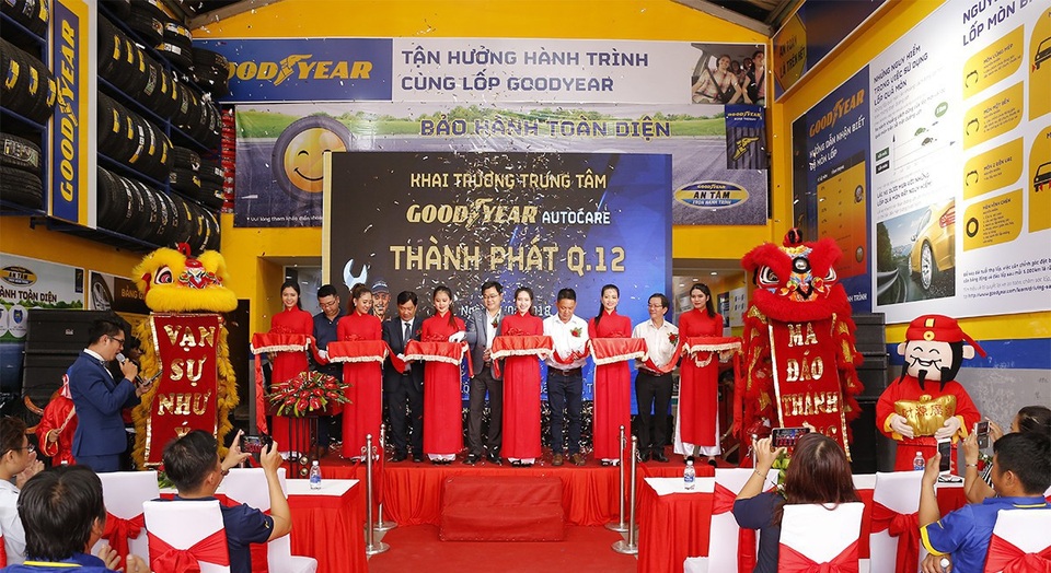 Mô hình lốp xe hiện đại, chuyên nghiệp chào mừng thành viên mới - 1
Lễ khai trương Goodyear Autocare Thành Phát Quận 12