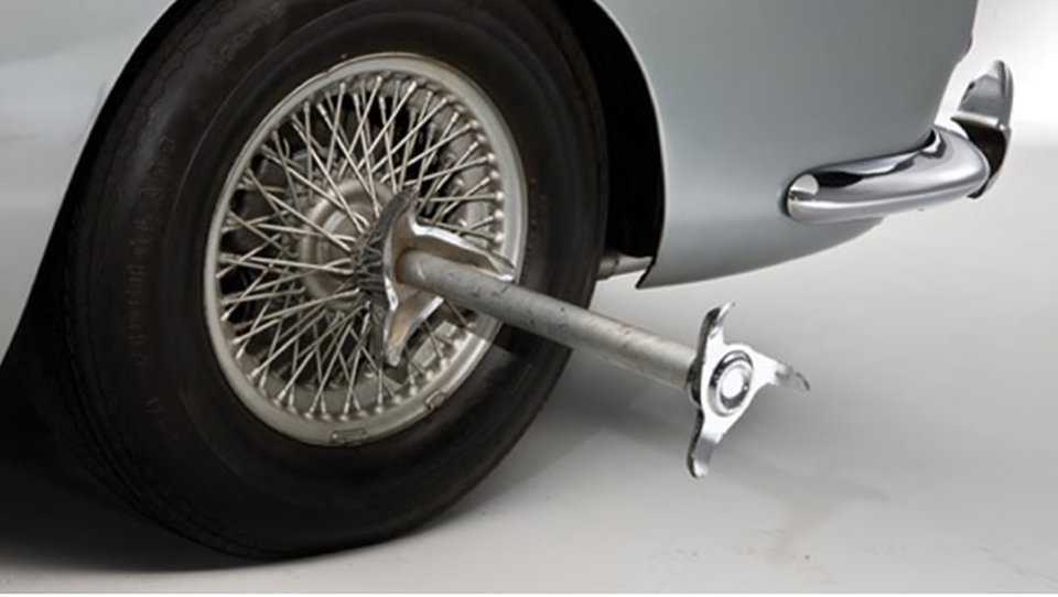 Aston Martin hồi sinh chiếc xe huyền thoại của James Bond - 4 Aston Martin hồi sinh chiếc xe huyền thoại của James Bond - 4