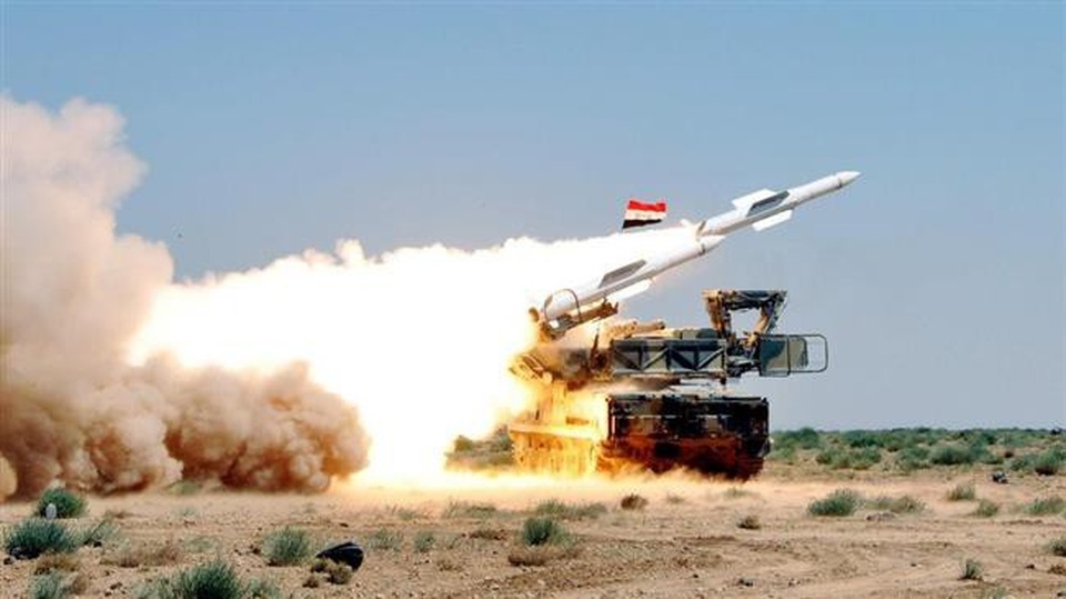 Lá chắn tên lửa Syria “báo động cao nhất” đề phòng Mỹ bất ngờ tấn công - 1
Hệ thống phòng không Syria (Ảnh: Press TV)