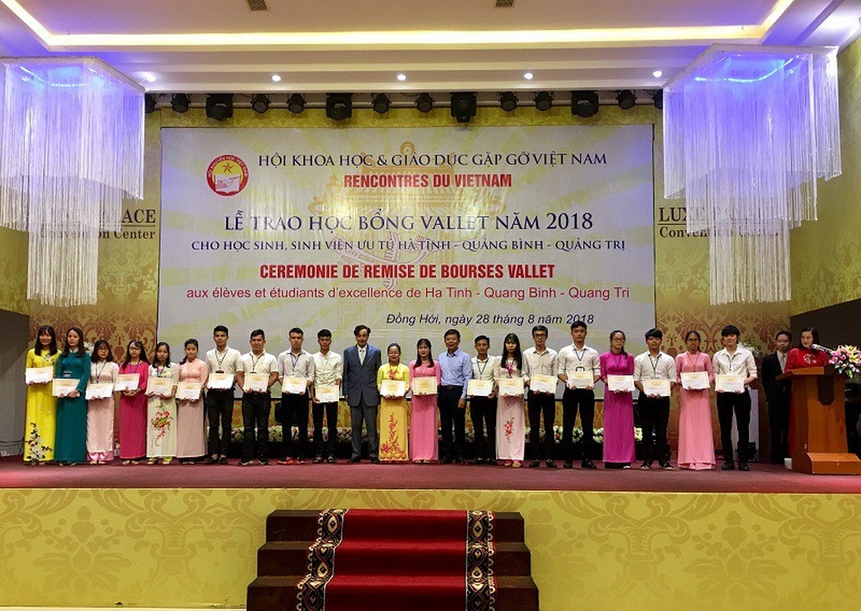 Trong đợt này, có tất cả 274 em học sinh, sinh viên của 3 tỉnh Hà Tĩnh, Quảng Bình và Quảng Trị đã được nhận học bổng Vallet