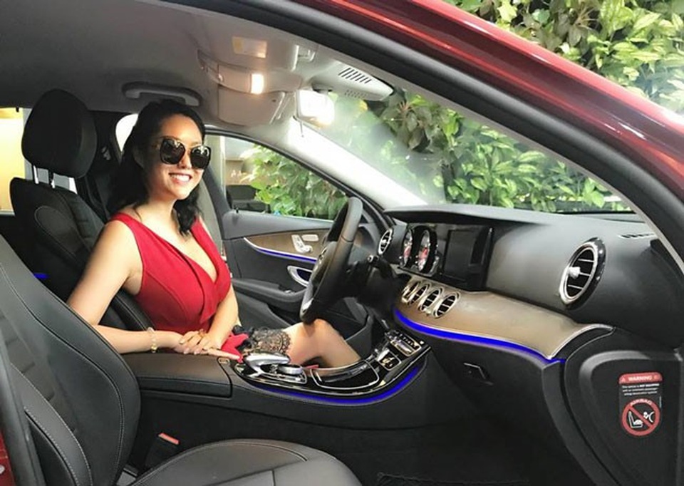 Phi Thanh Vân đổi xe sang, triết lý về… từ thiện - 1 Phi Thanh Vân đổi xe sang, triết lý về… từ thiện - 1