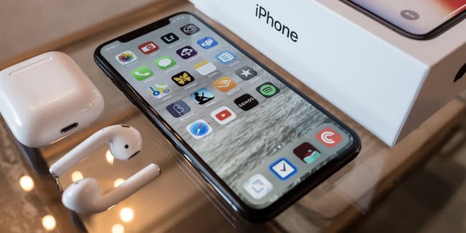 Apple sẵn sàng với "bộ ba" iPhone mới, nhưng gặp khó trong cách đặt tên - 1 Thiết kế đã thành thương hiệu của iPhone X sẽ được giữ nguyên trên các dòng sản phẩm trong năm nay.