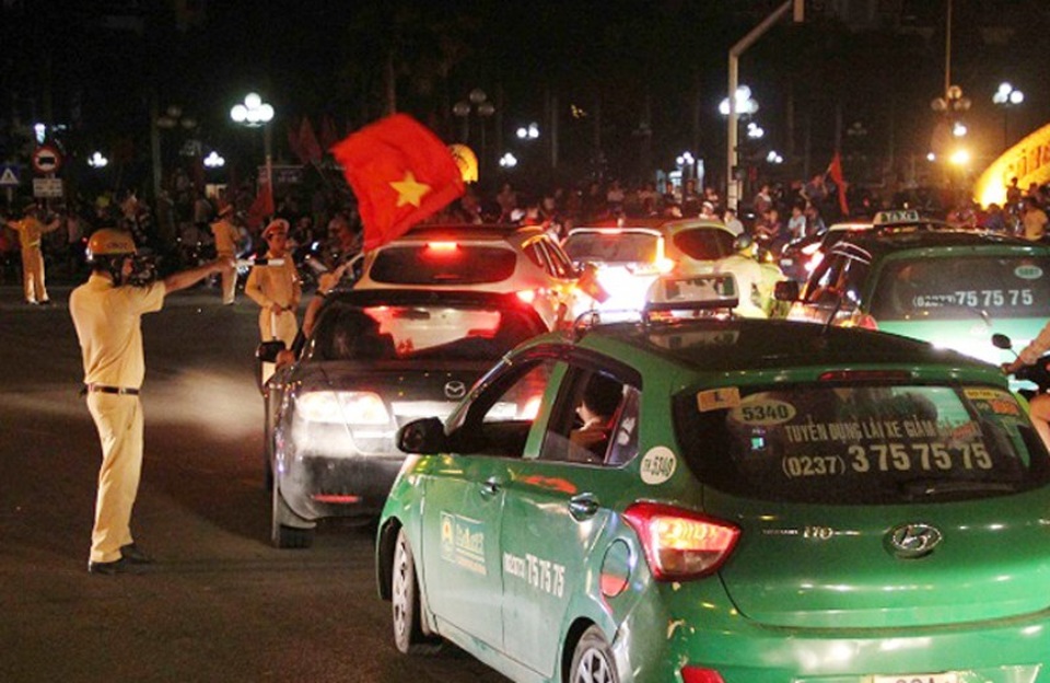 Hơn 1.000 cán bộ chiến sỹ đảm bảo an ninh trong và sau trận bán kết Olympic Việt Nam - 1 Lực lượng CSGT Công an Thanh Hóa phân luồng giao thông sau trận tứ kết vừa qua