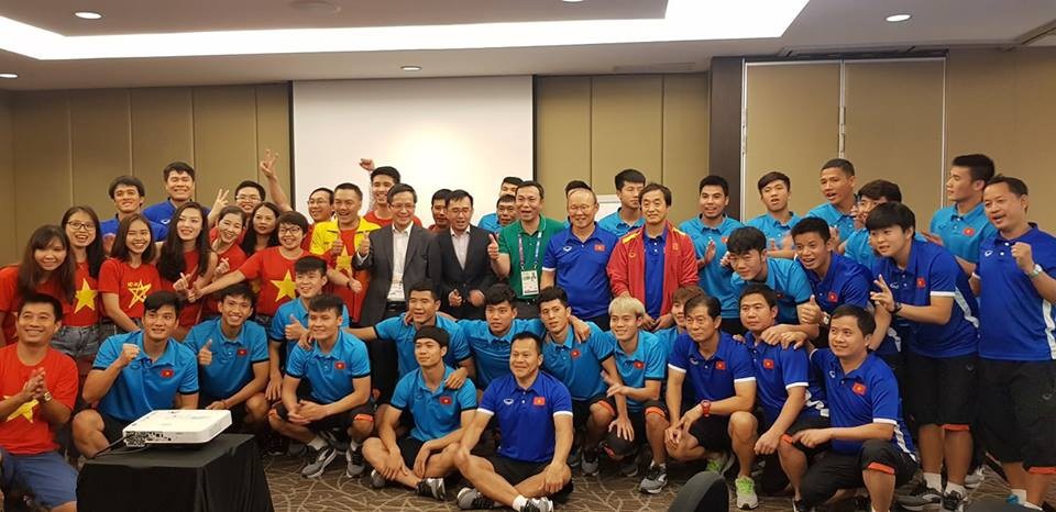 Olympic Việt Nam được nhận quà đặc biệt trước trận gặp Hàn Quốc - 4 Olympic Việt Nam được nhận quà đặc biệt trước trận gặp Hàn Quốc - 4