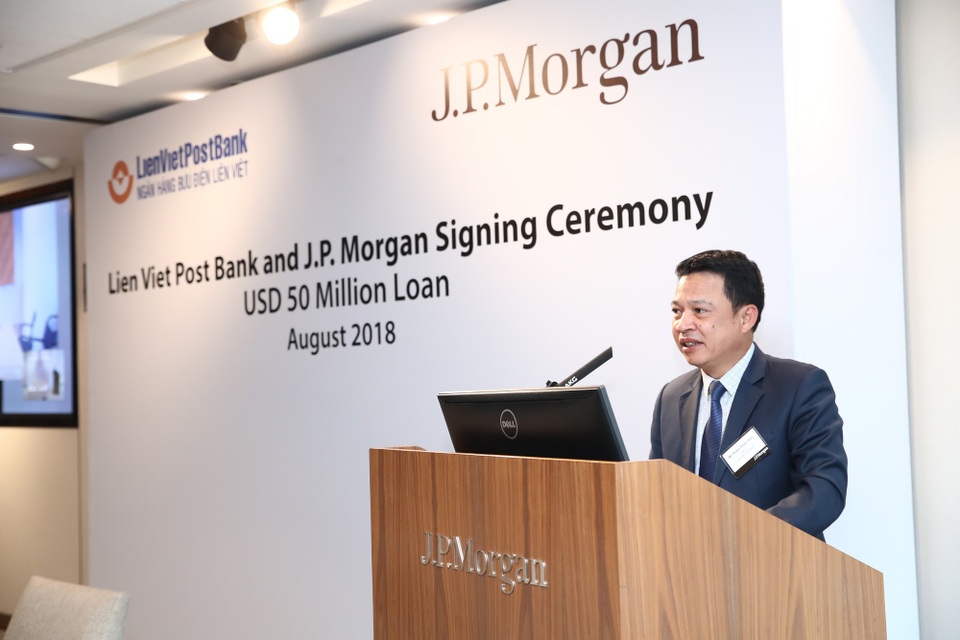 LienVietPostBank vay 50 triệu USD từ Ngân hàng JPMorgan Chase - 2
Ông Phạm Doãn Sơn – Tổng Giám đốc LienVietPostBank đánh giá cao sự hỗ trợ và hợp tác hiệu quả của JPMorgan Chase với LienVietPostbank để thực hiện thành công giao dịch vay vốn này.