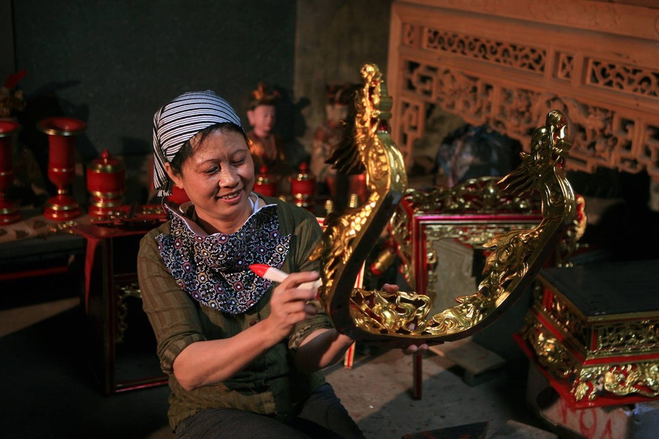 Những khoảnh khắc đặc biệt của phụ nữ Việt Nam trong đời thường - 5
Phụ nữ ở làng nghề điêu khắc Bảo Hà (Đồng Minh, Vĩnh Bảo, Hải Phòng).
