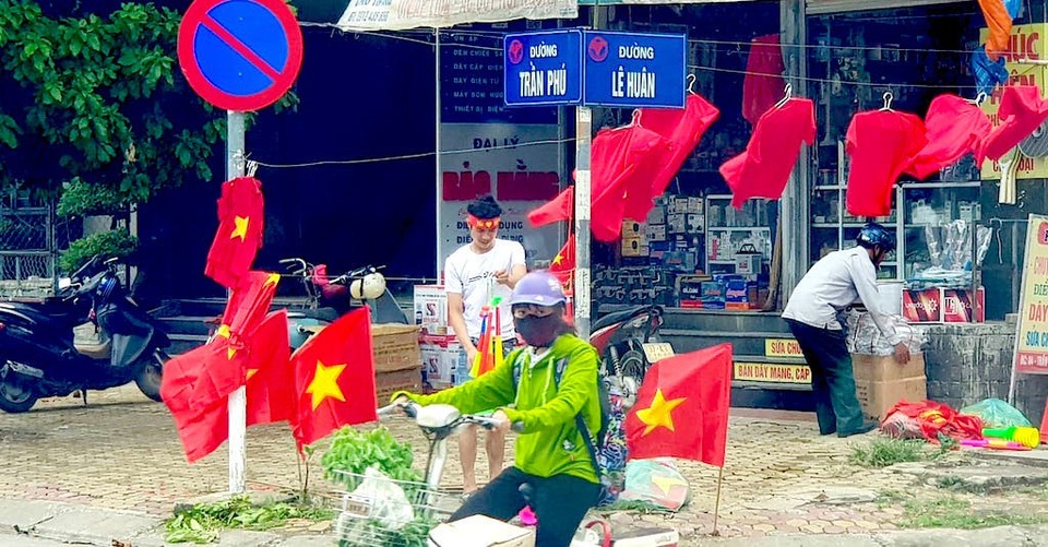 Khắp nơi ngập tràn sắc đỏ cổ vũ cho Olympic Việt Nam - 4 Khắp nơi ngập tràn sắc đỏ cổ vũ cho Olympic Việt Nam - 4