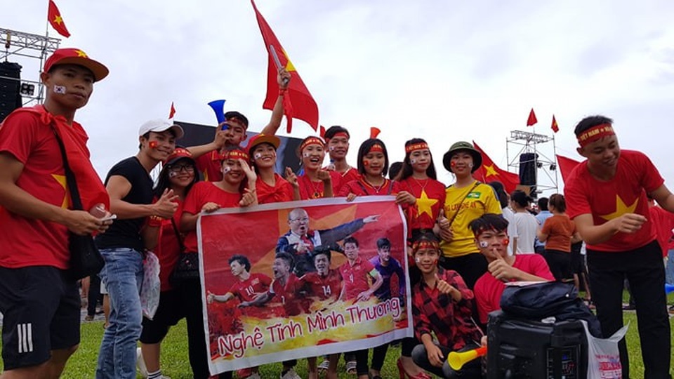 Người hâm mộ ngỡ ngàng với tuyệt phẩm của Minh Vương - 29
Không khí sôi động tại quảng trường Hồ Chí Minh - TP Vinh, Nghệ An (Ảnh: Nguyễn Duy)