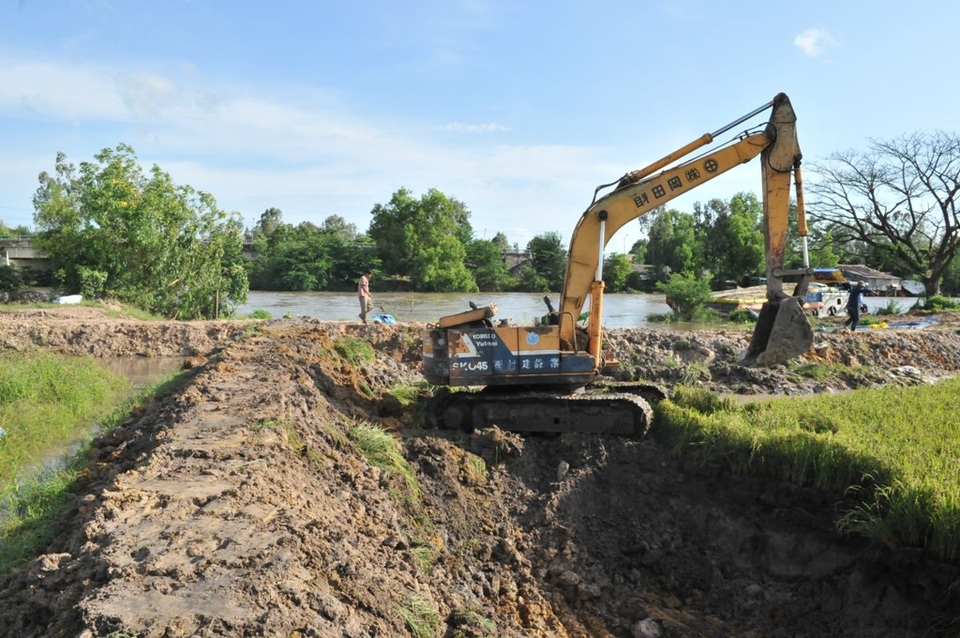 Căng mình cứu đoạn đê xung yếu - 9