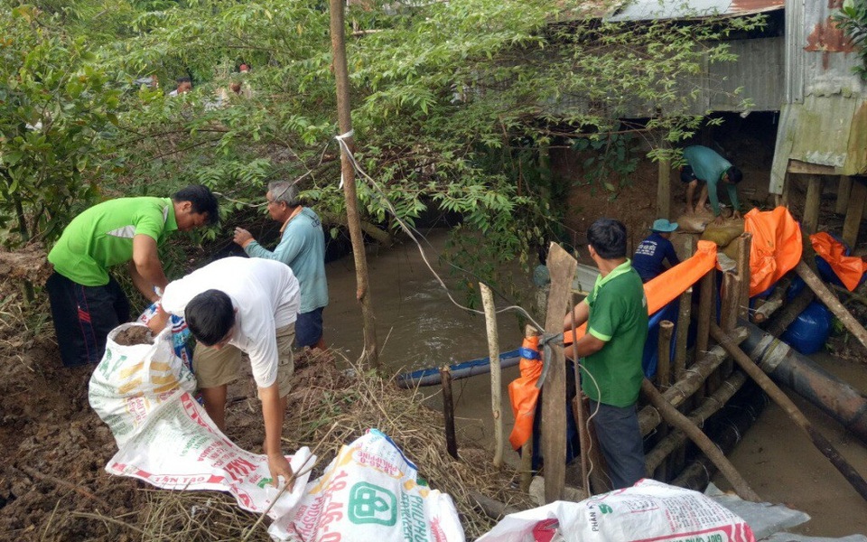 Căng mình cứu đoạn đê xung yếu - 5