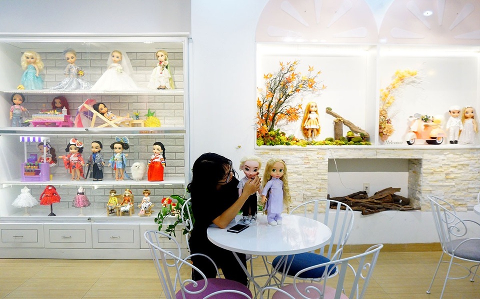 Quán cà phê "độc" sở hữu bộ sưu tập búp bê suýt soát tiền tỷ - 9 Giá trị bộ sưu tập búp bê trong quán gần 1 tỷ đồng.