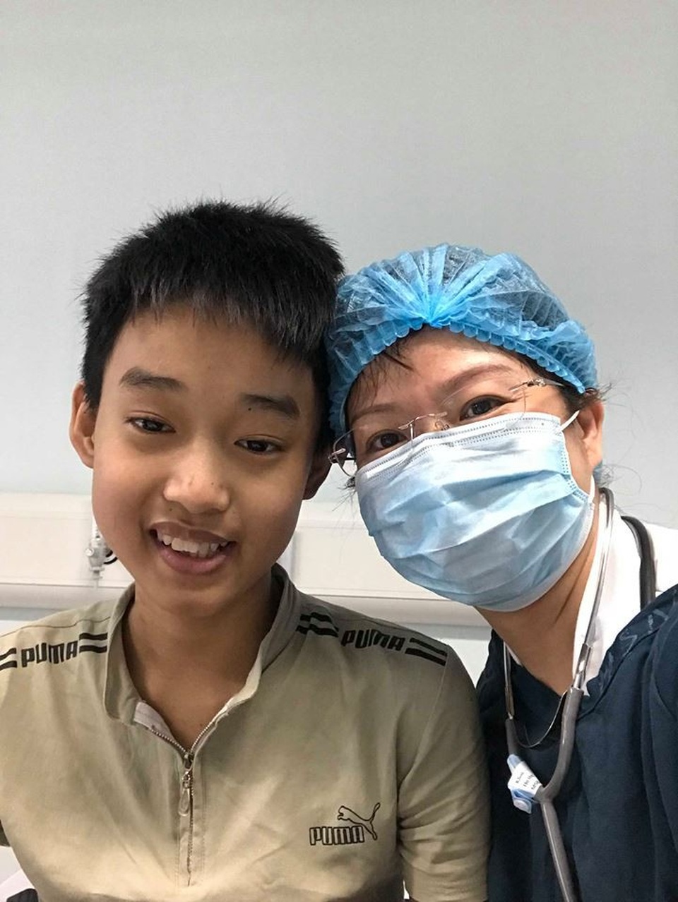 Cuộc sống mới được hồi sinh của hai cậu bé cận kề cửa tử - 3
Nụ cười và sắc diện khỏe khoắn đã trở lại với cậu bé 15 tuổi sau hơn 1 tháng được ghép gan.