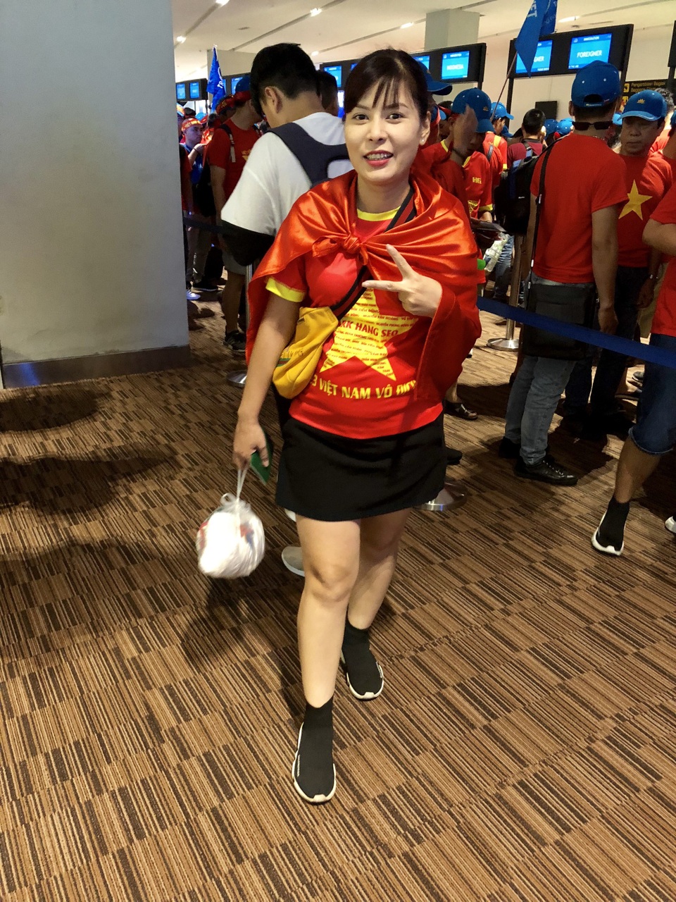 
Dù đang mang thai, chị Hạnh vẫn cuồng nhiệt cùng trái bóng.
