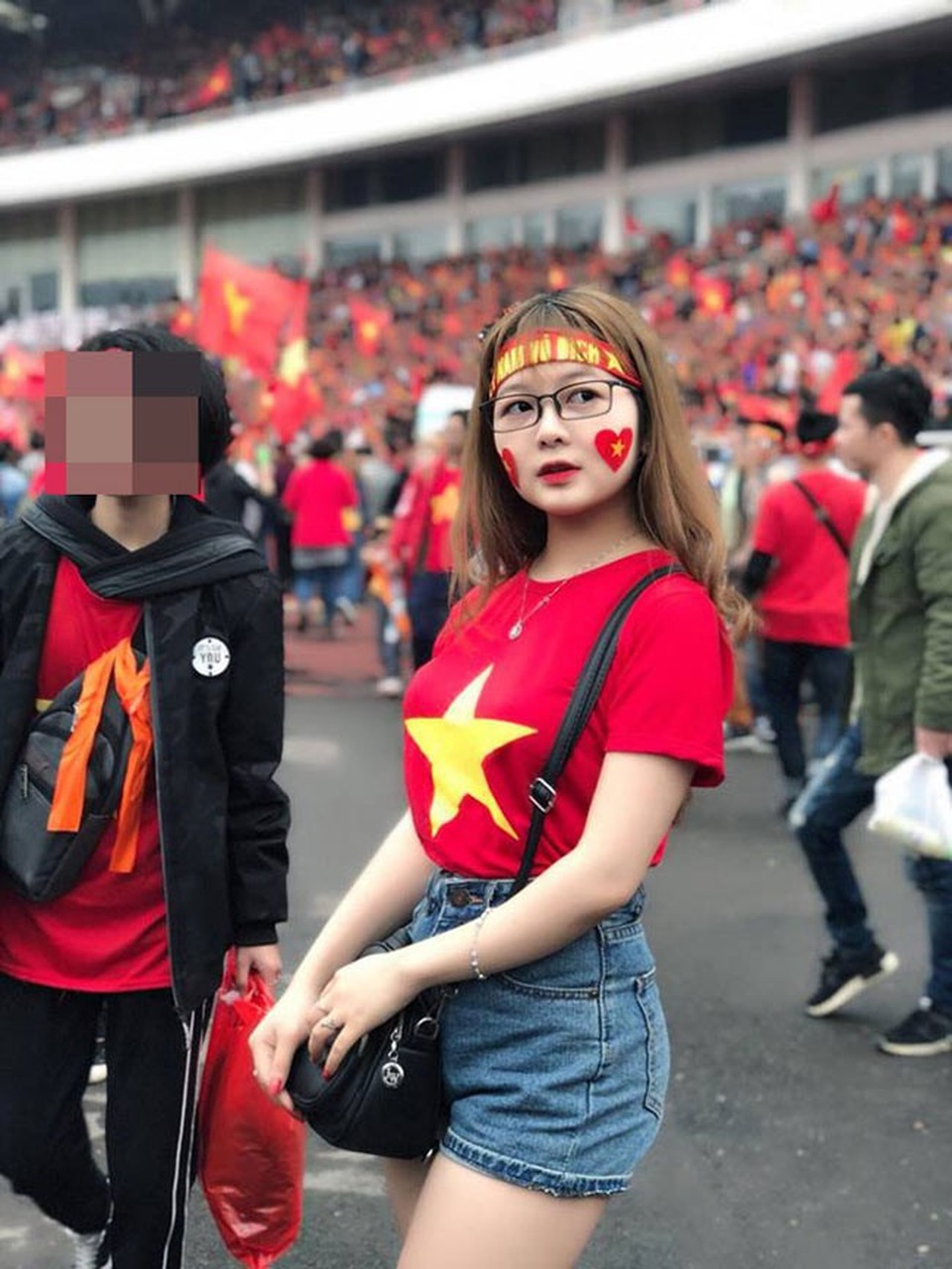 Đồng hương Văn Toàn có một fan girl bóng đá xinh đẹp thế này! - 1 Đồng hương Văn Toàn có một fan girl bóng đá xinh đẹp thế này! - 1
