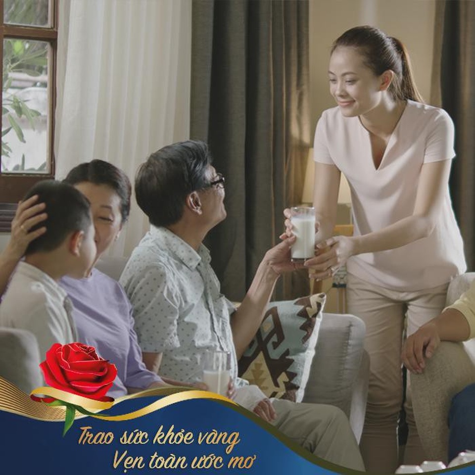 Trao sức khỏe vàng, vẹn toàn ước mơ ba mẹ - 1 Hạnh phúc của người lớn tuổi không ở đâu xa, mà chính là ở tâm lý đủ sức khỏe tự tay làm những điều mình thích. Việc của con cái, chính là đồng hành cùng cha mẹ, thấu hiểu, san sẻ và cùng thực hiện mong muốn, ước mơ ấy.