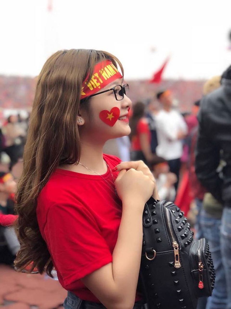 Đồng hương Văn Toàn có một fan girl bóng đá xinh đẹp thế này! - 2 Đồng hương Văn Toàn có một fan girl bóng đá xinh đẹp thế này! - 2
