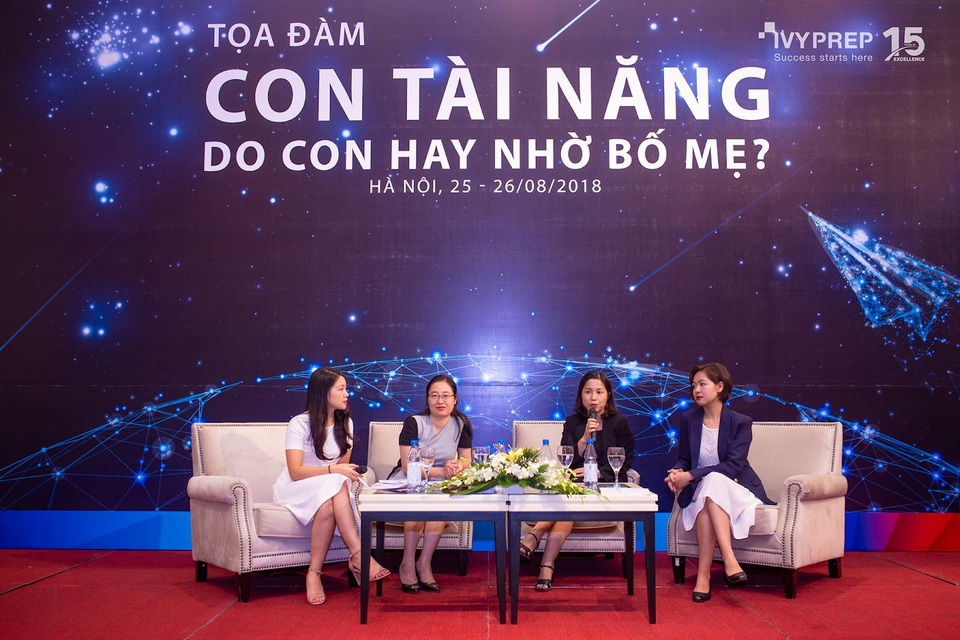 Chuẩn bị cho con đi du học “không bao giờ là quá sớm” - 1
Các chuyên gia từ IvyPrep Education chia sẻ trong buổi tọa đàm.