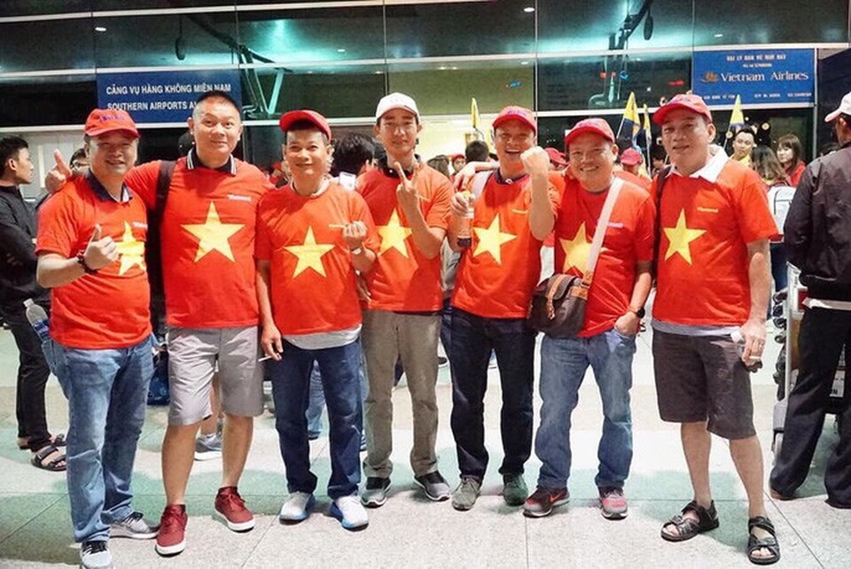 CĐV "nhuộm đỏ" các chuyến bay sang Jakarta "tiếp lửa" cho Olympic Việt Nam - 13 CĐV "nhuộm đỏ" các chuyến bay sang Jakarta "tiếp lửa" cho Olympic Việt Nam - 13