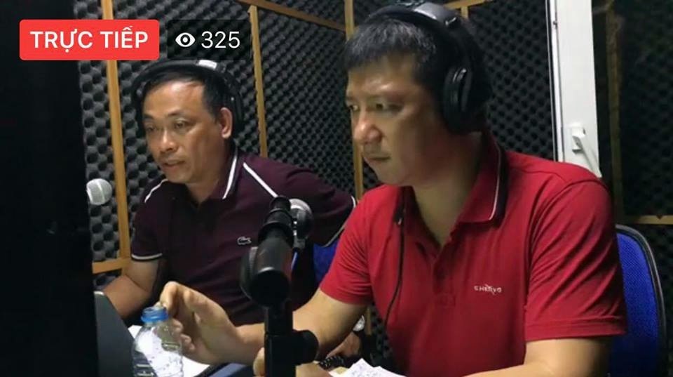20 năm gắn bó của cặp đôi BLV Quang Huy, Quang Tùng dẫn ASIAD 2018 - 1 2 BLV Quang Huy - Quang Tùng đang bình luận trận đấu đầu tiên tại ASIAD 2018 của tuyển Việt Nam được phát sóng trực tiếp.