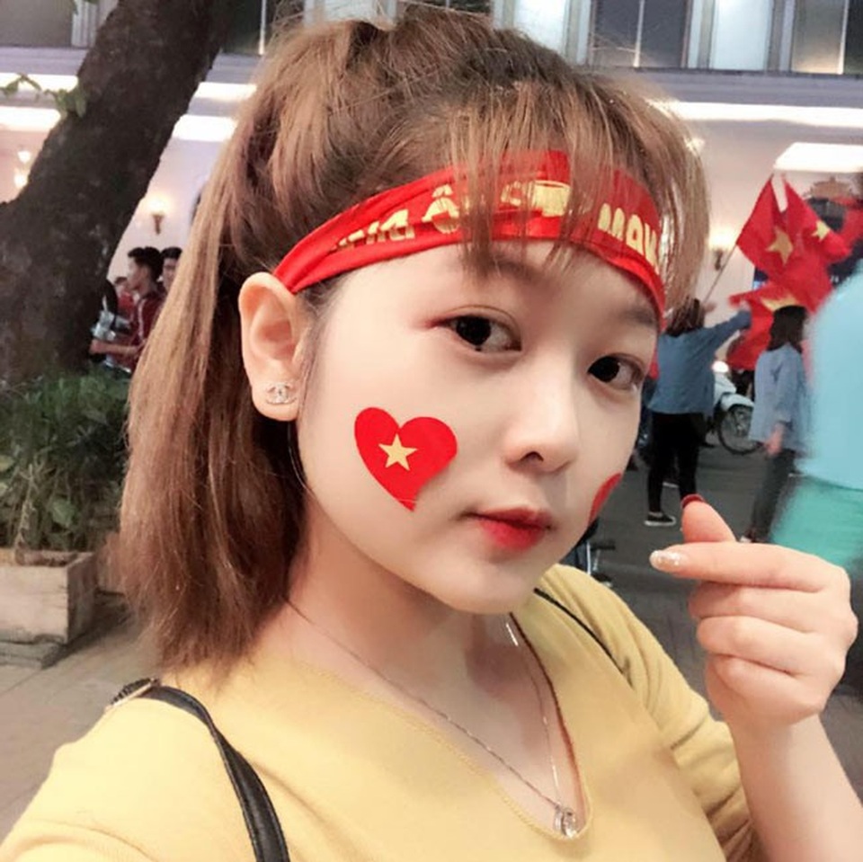 Đồng hương Văn Toàn có một fan girl bóng đá xinh đẹp thế này! - 4 Đồng hương Văn Toàn có một fan girl bóng đá xinh đẹp thế này! - 4