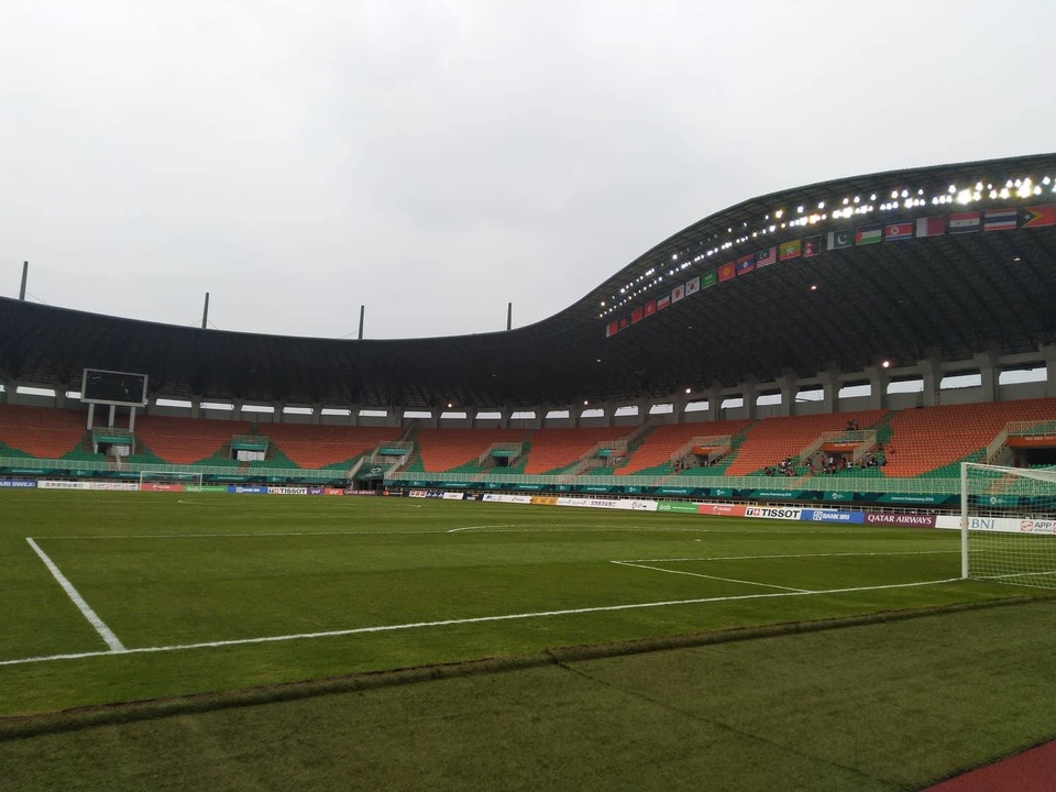 Olympic Việt Nam 1-3 Olympic Hàn Quốc: Dấu ấn của đẳng cấp - 26
Quang cảnh sân Pakansari 1 tiếng trước khi trận đấu diễn ra