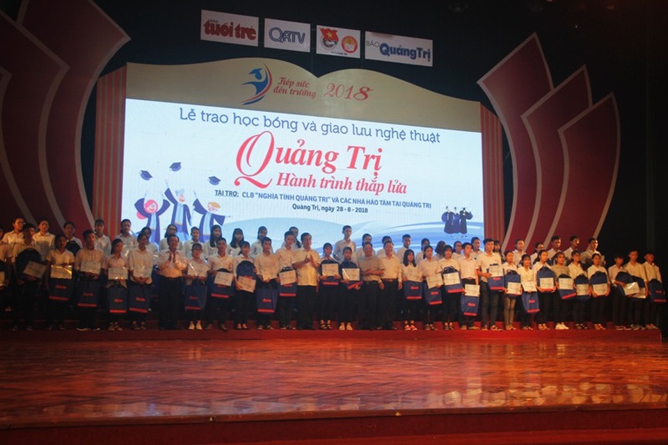 Quảng Trị: Trao gần 150 suất học bổng “Tiếp sức đến trường” cho tân SV nghèo - 3 147 suất học bổng trao cho các tân sinh viên khó khăn, mở ra cơ hội cho các em đến giảng đường