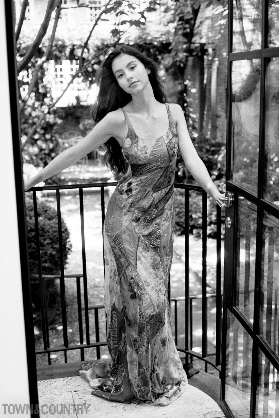 Ngỡ ngàng với nhan sắc xinh đẹp của con gái Catherine Zeta-Jones - 3 Ngỡ ngàng với nhan sắc xinh đẹp của con gái Catherine Zeta-Jones - 3