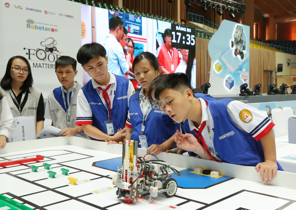 STEM và cuộc sáng tạo khoa học Robotacon 2018 dành cho giới trẻ - 2 STEM và cuộc sáng tạo khoa học Robotacon 2018 dành cho giới trẻ - 2