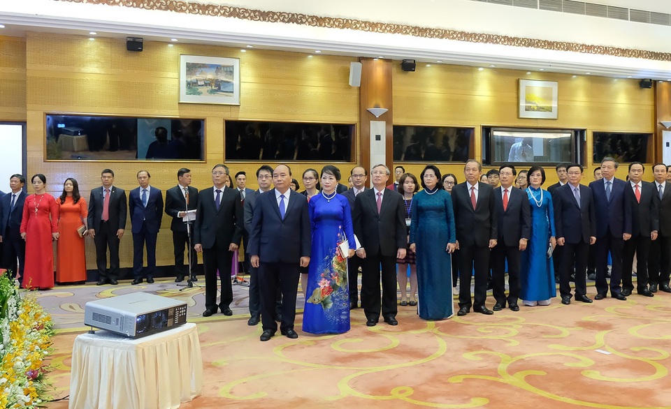 Thủ tướng: Việt Nam đã bước sang một trang mới trong lịch sử hào hùng - 3 Thủ tướng Nguyễn Xuân Phúc và Phu nhân cùng các lãnh đạo cấp cao Việt Nam tại buổi tiệc tối 30/8