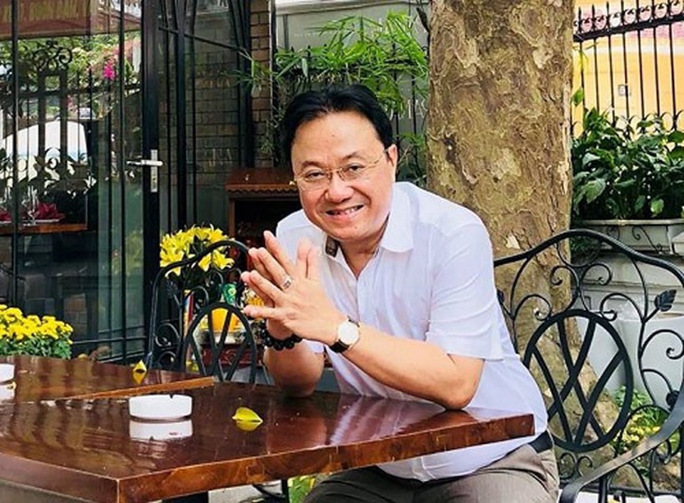 Hồng Thanh Quang nhận mình là “Người đàn ông của mùa thu” - 1 Nhà thơ Hồng Thanh Quang chia sẻ nhiều tâm sự, nhiều câu chuyện trong đêm nhạc thơ Người đàn ông mùa thu.