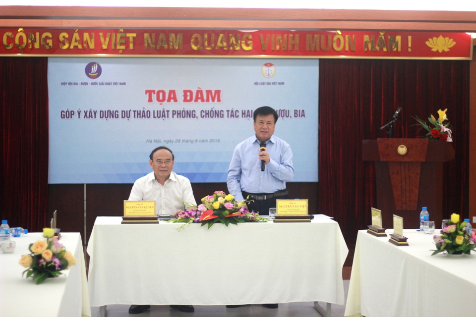 Dự thảo Luật Phòng chống tác hại của rượu, bia: Còn nhiều ý kiến trăn trở - 1
Nhiều ý kiến tại hội thảo chưa đồng tình với dự thảo Luật Phòng chống tác hại của rượu bia
