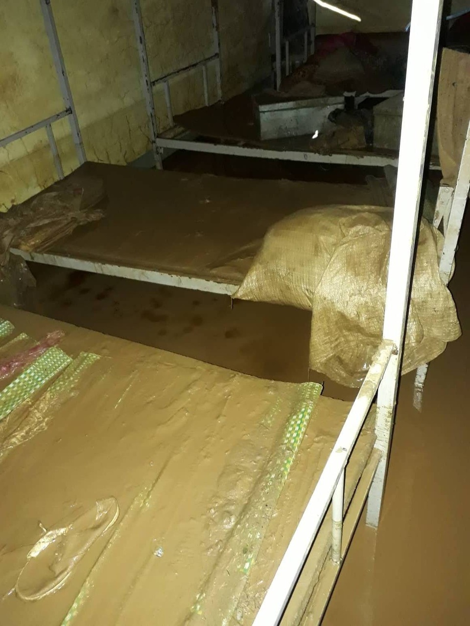 Giáo viên và học sinh Nà Ớt lao đao trước cảnh lũ chồng lũ - 8
Khu nội trú của học sinh tan hoang